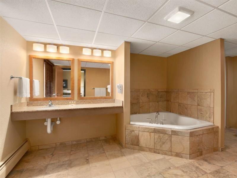 Days Inn By Wyndham Helena Bagian luar foto