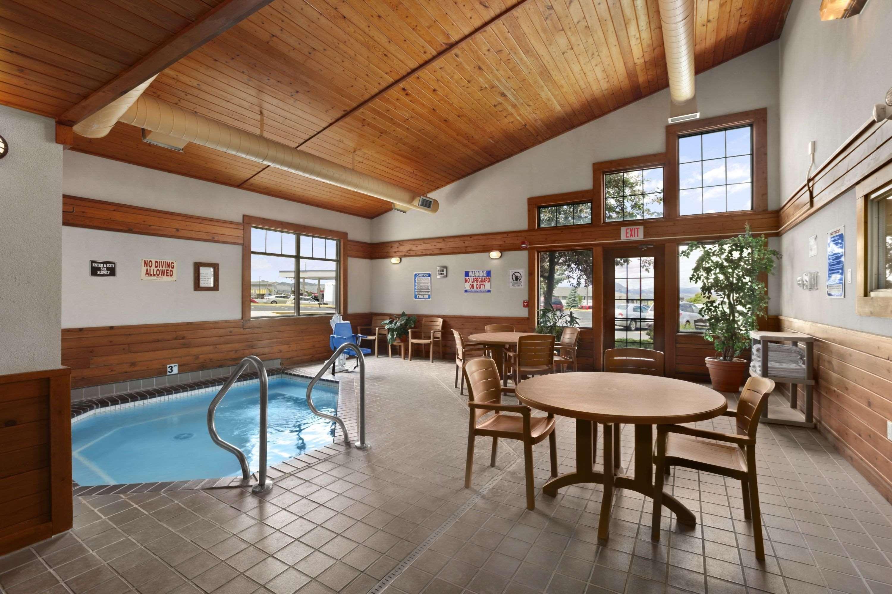 Days Inn By Wyndham Helena Bagian luar foto