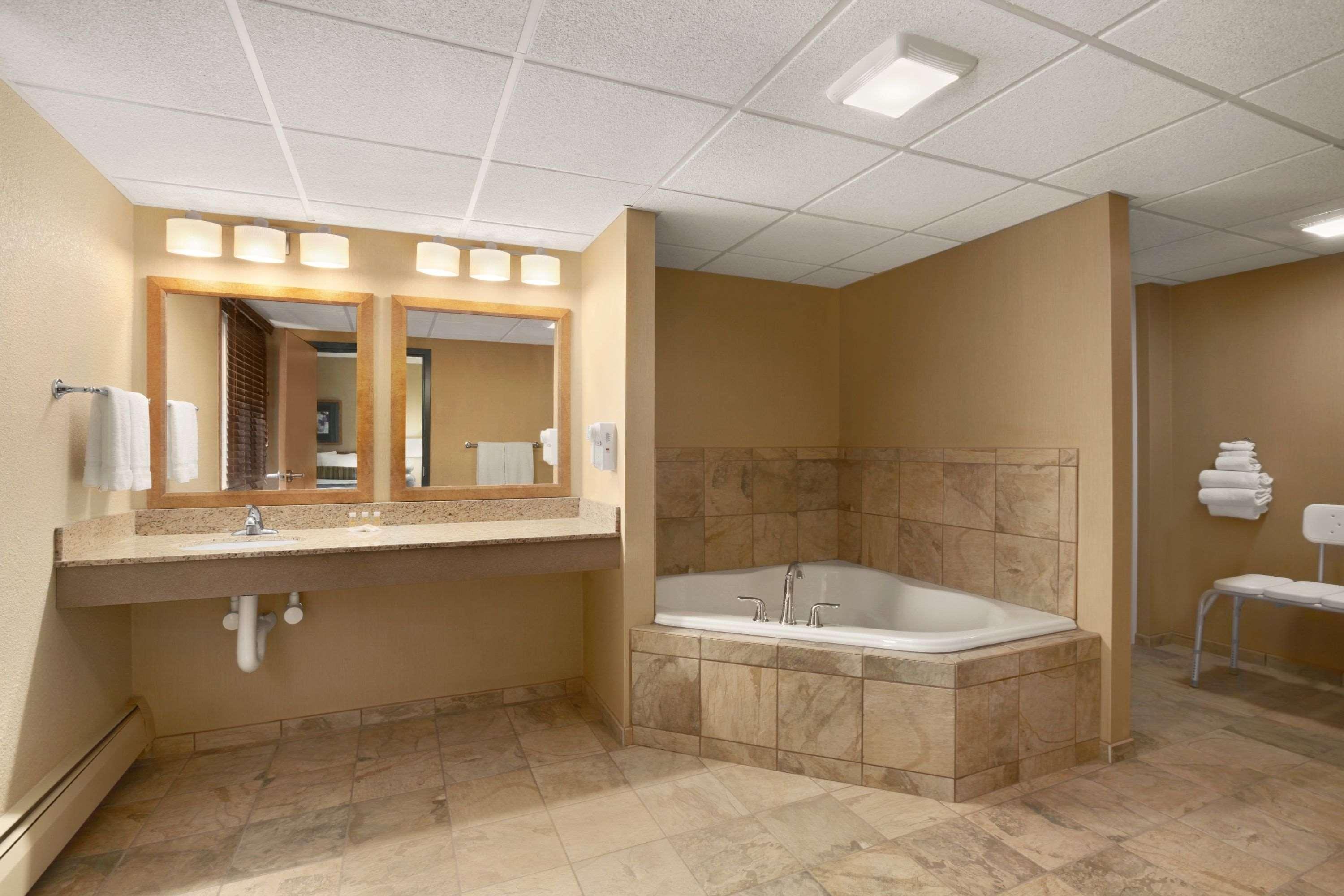 Days Inn By Wyndham Helena Bagian luar foto