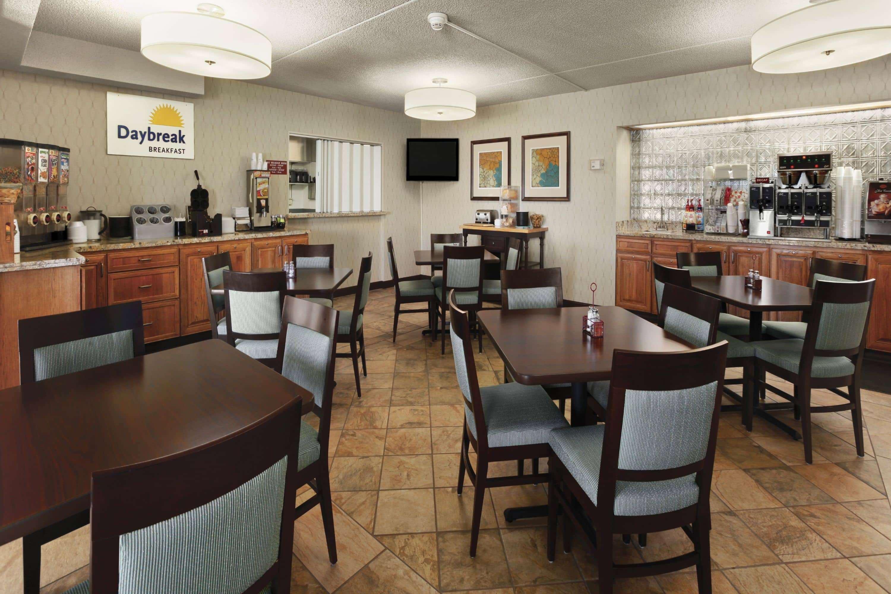 Days Inn By Wyndham Helena Bagian luar foto